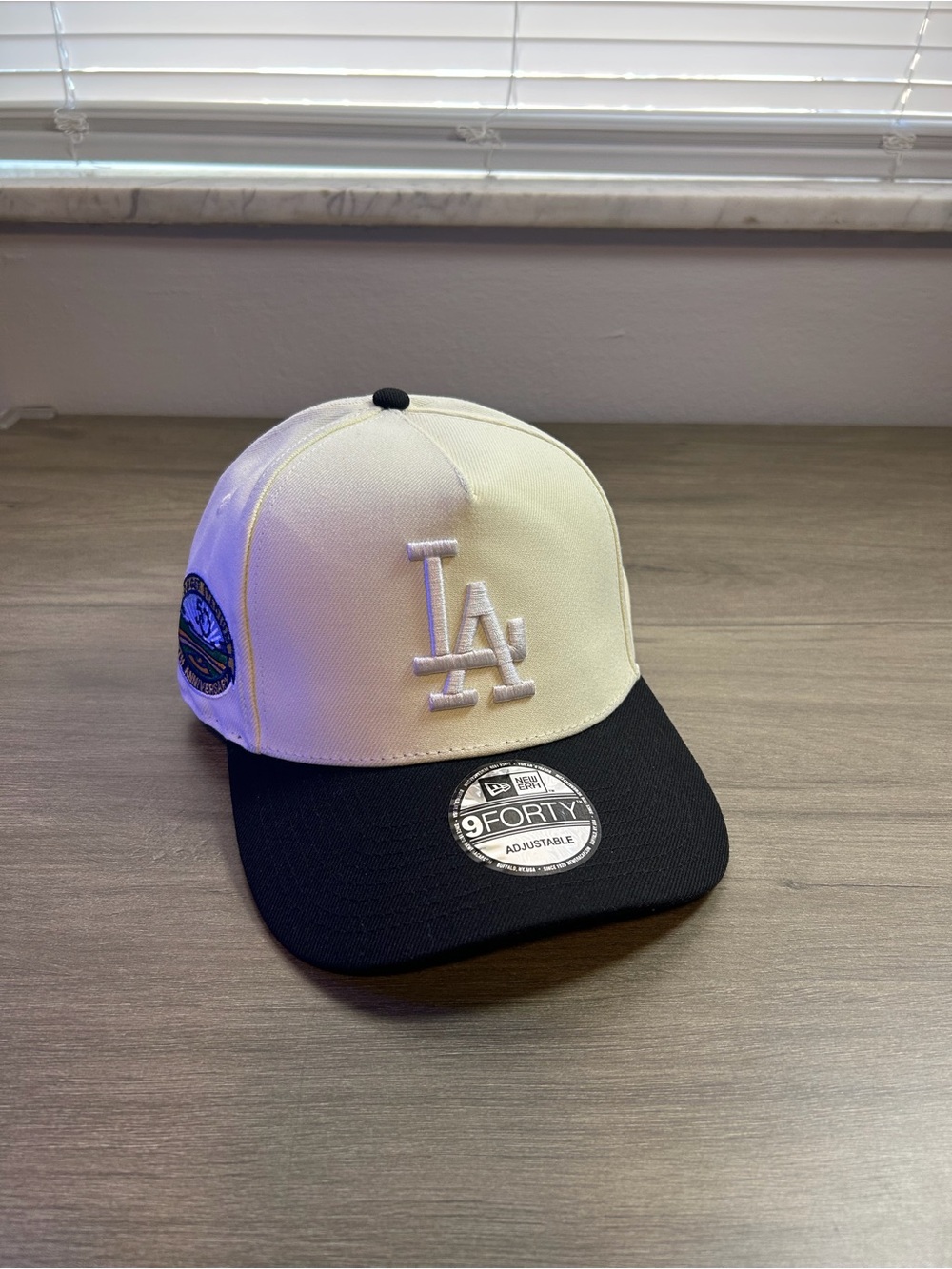 New Era LA Embroidered Baseball Cap - Cream & Black